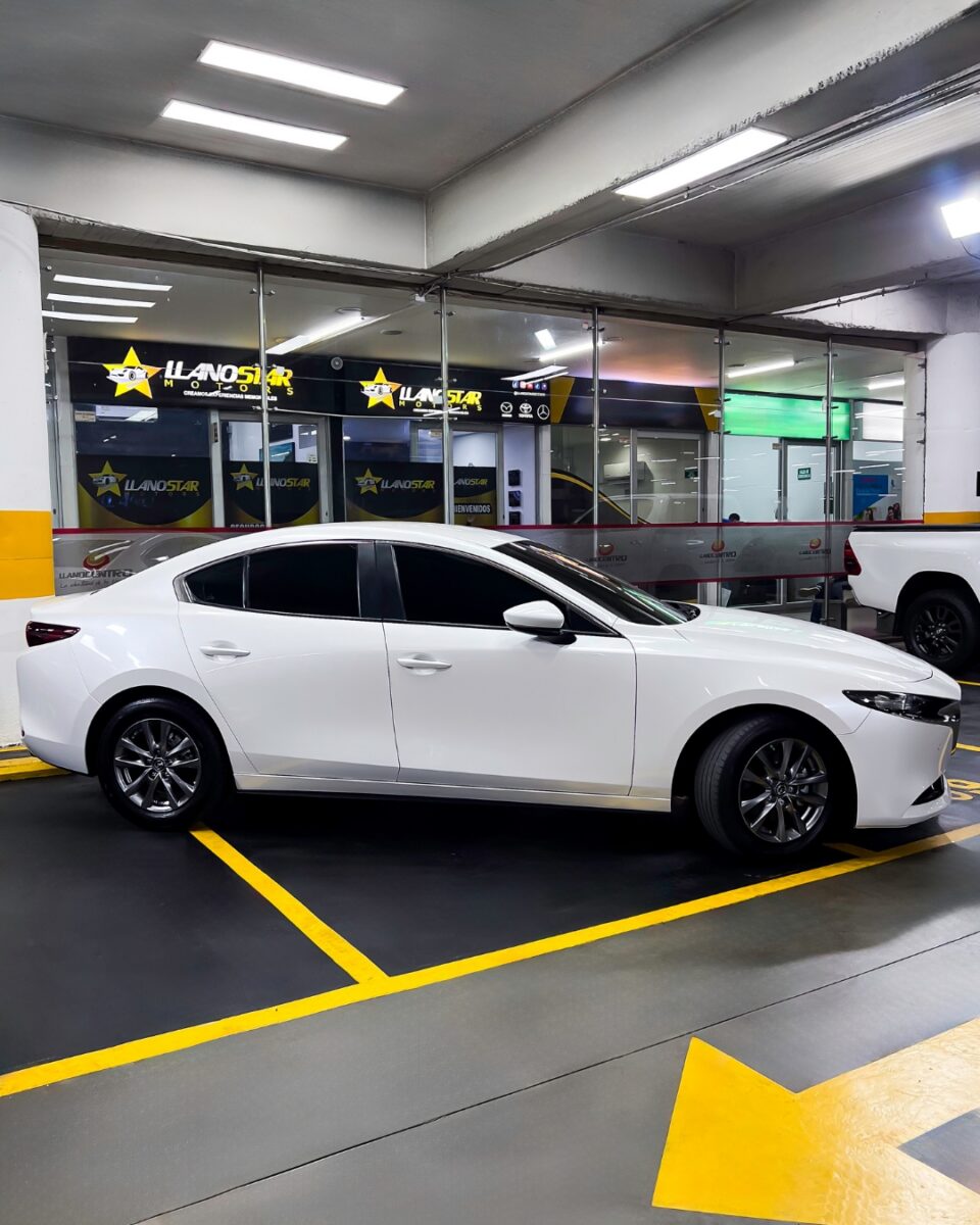 MAZDA 3 TOURING HÍBRIDO 2025