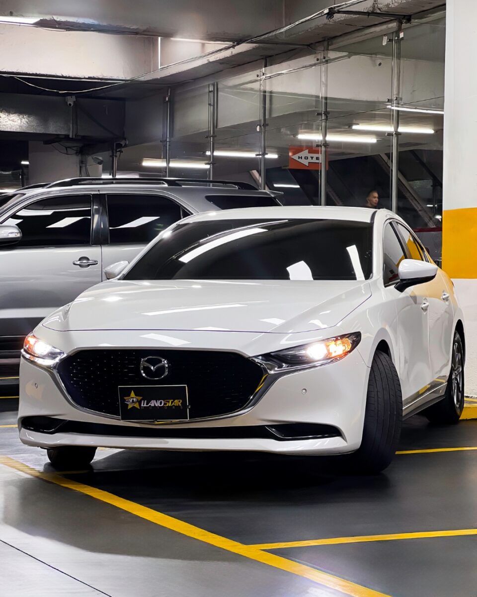 MAZDA 3 TOURING HÍBRIDO 2025