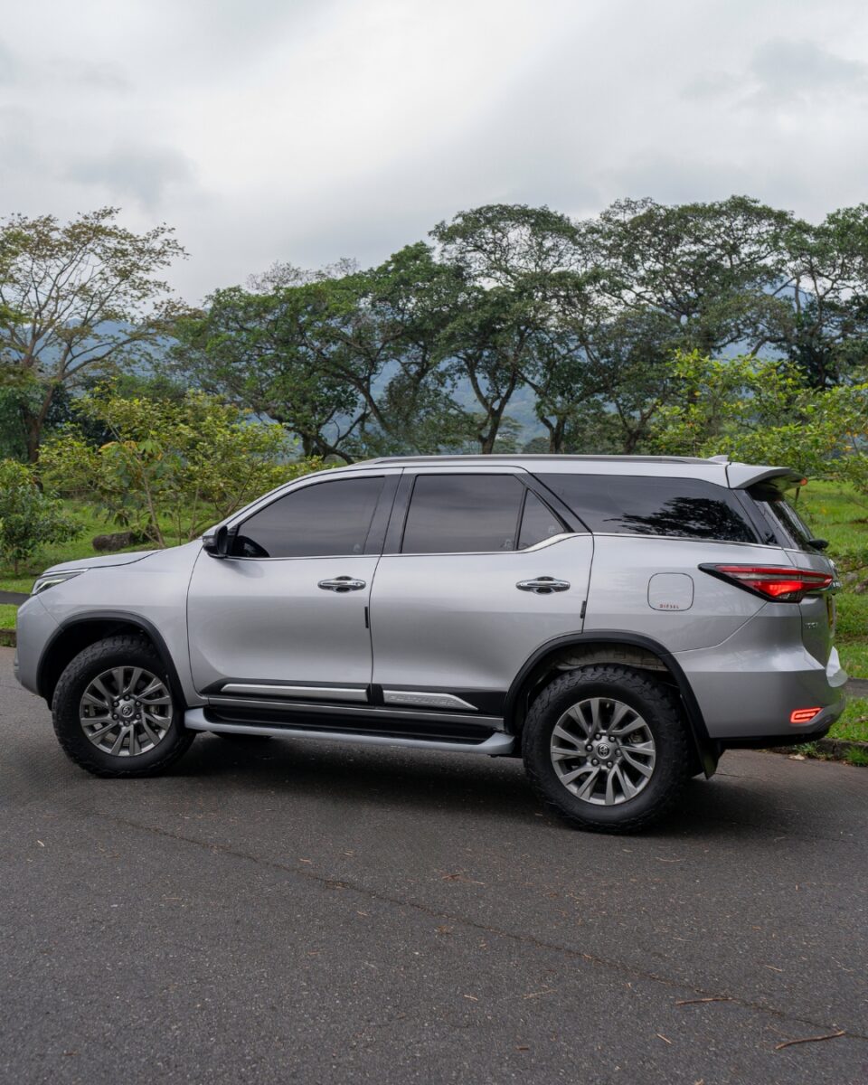 TOYOTA FORTUNER SRV 2.8 2023
