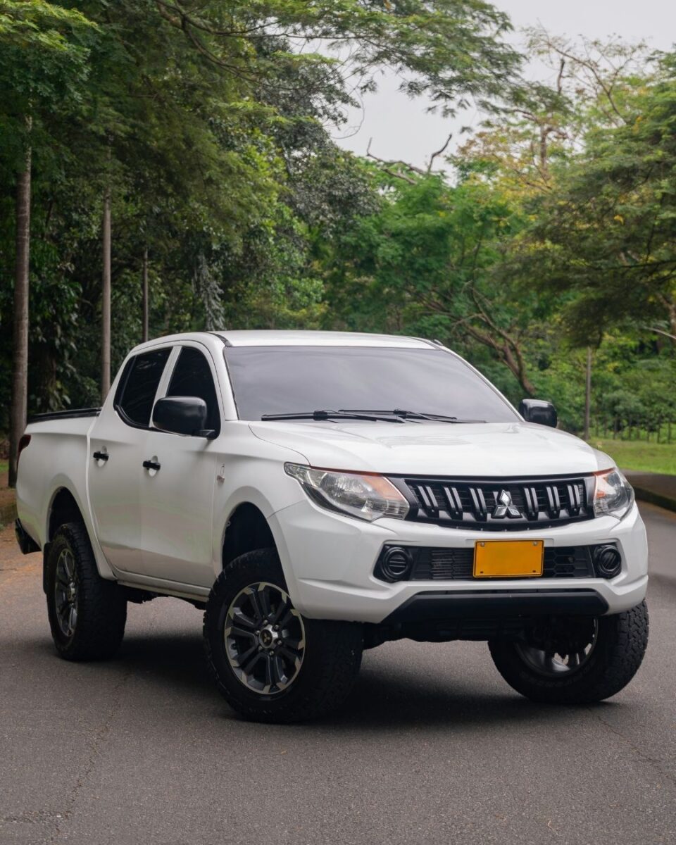 MITSUBISHI L200 2.5 4X4