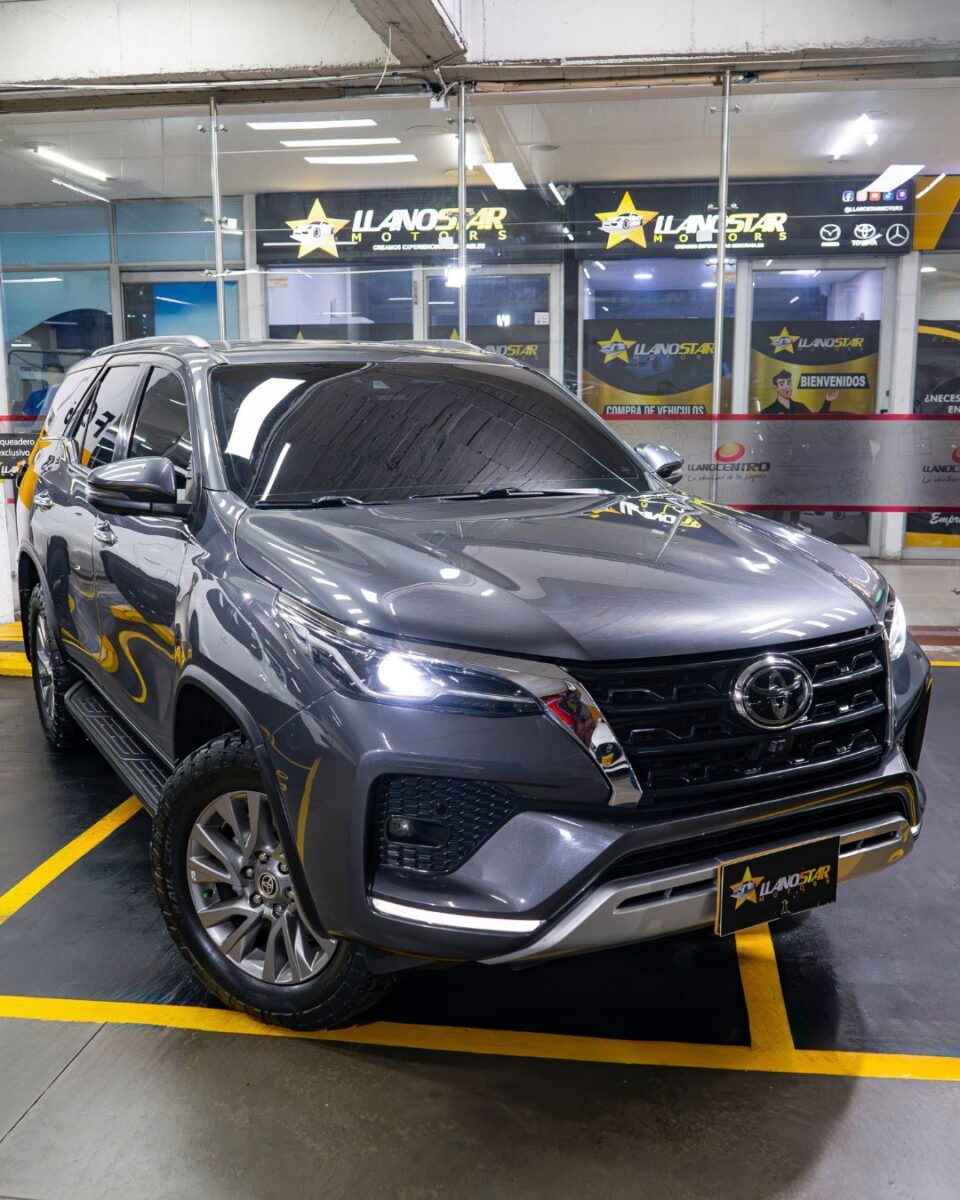 TOYOTA FORTUNER SRV 2.4 2022