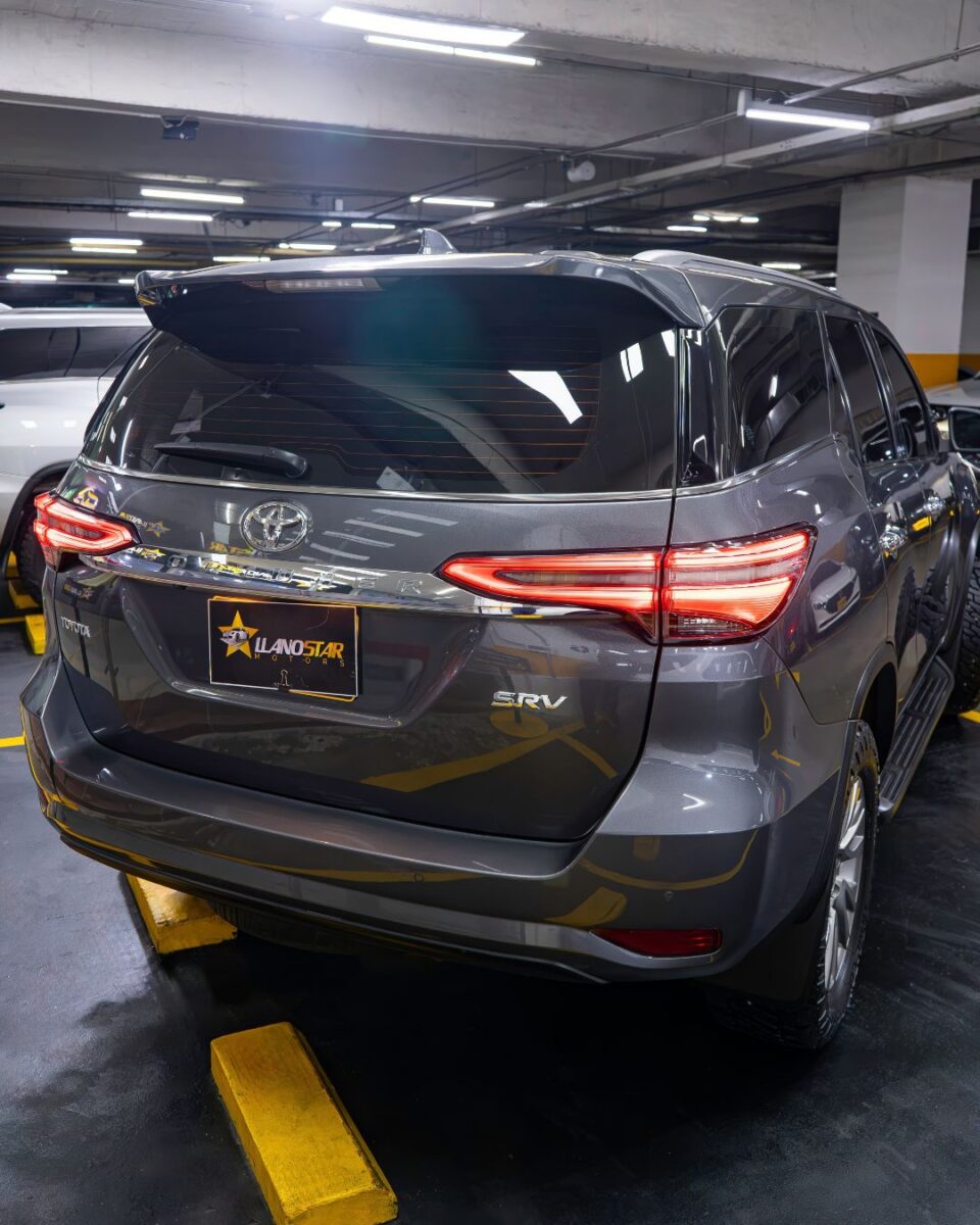 TOYOTA FORTUNER SRV 2.4 2022