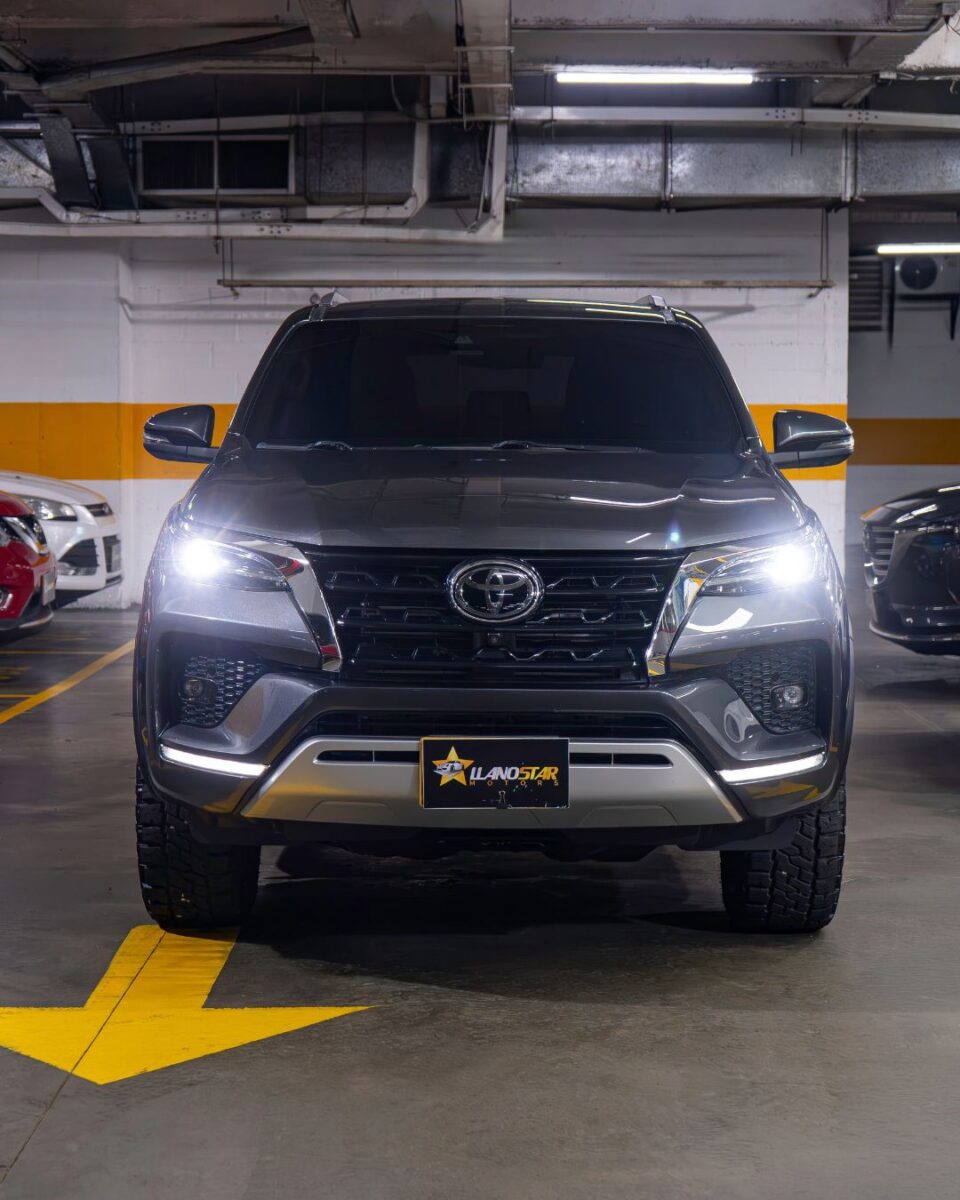 TOYOTA FORTUNER SRV 2.4 2022