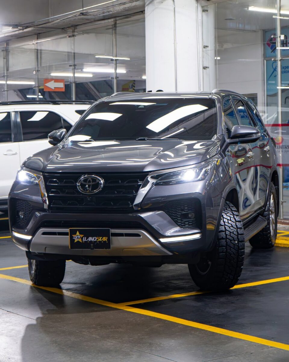 TOYOTA FORTUNER SRV 2.4 2022